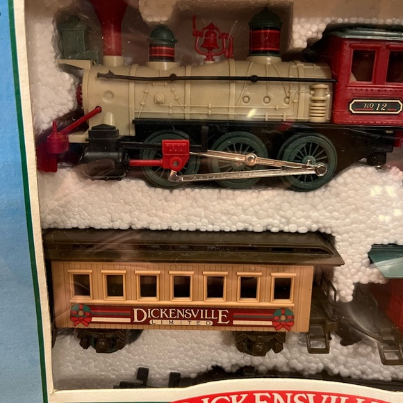 Dickensville Express Train Set - Picture 4 of 16